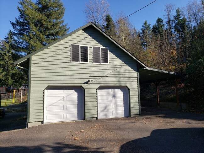 Building Photo - Maple Valley Country living - studio apart...