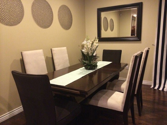 Foto del edificio - 9356 Condor Ct