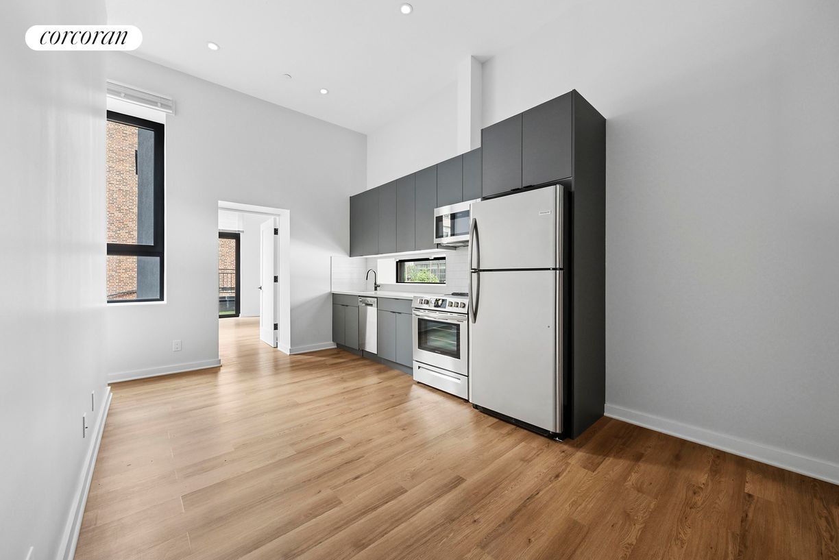 Foto principal - 317 W 51st St
