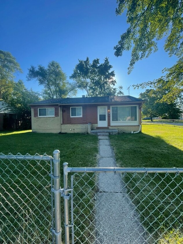 Primary Photo - Charming 3-Bedroom Home on a Corner Lot in...