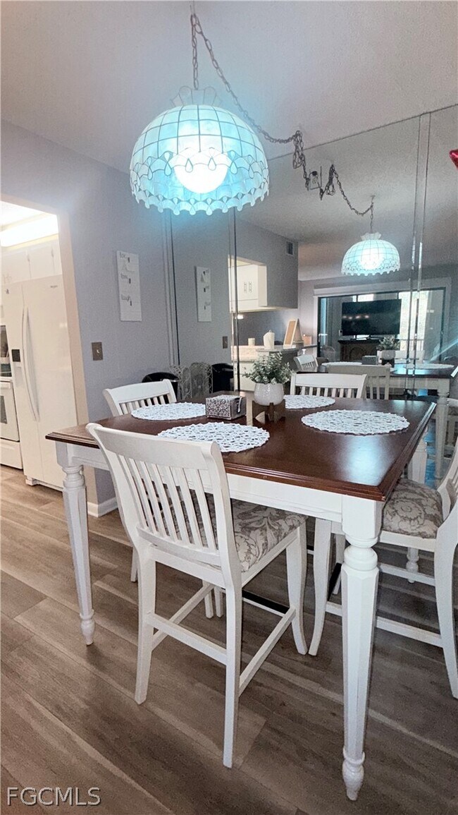 Foto del edificio - 9540 Green Cypress Ln