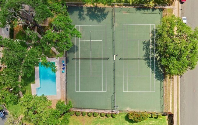 Foto del edificio - 4117 Bayberry Dr