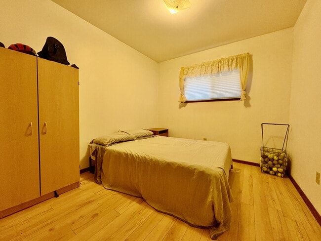 Building Photo - 28 Penfold St