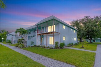 Building Photo - 3225 E Riverside Dr