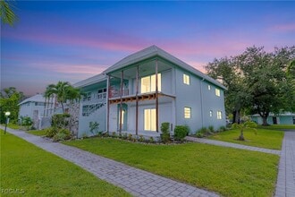 Building Photo - 3225 E Riverside Dr