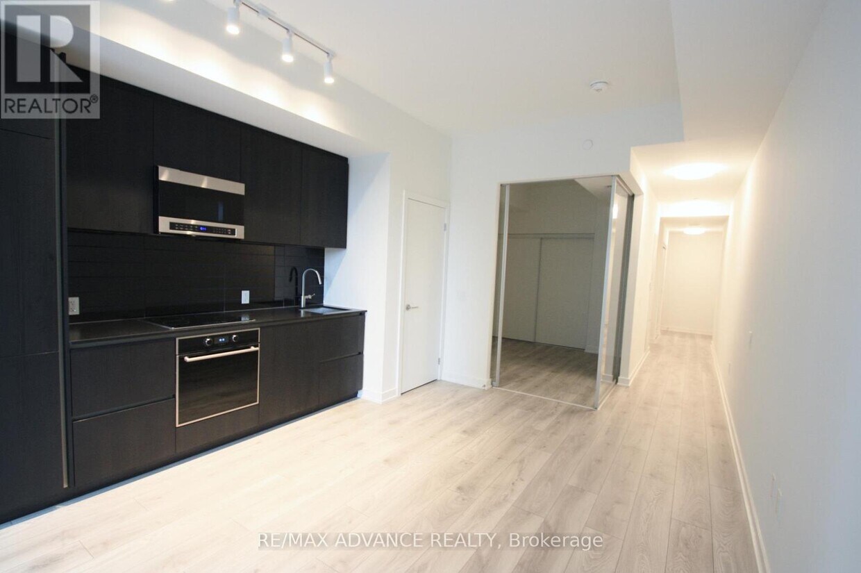 Photo principale - 120 Broadway Ave