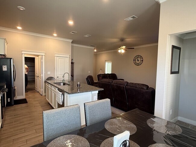 Building Photo - 1 Cheyenne Ct