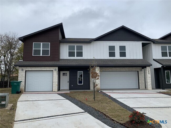 Foto del edificio - 1862 Royal Loop