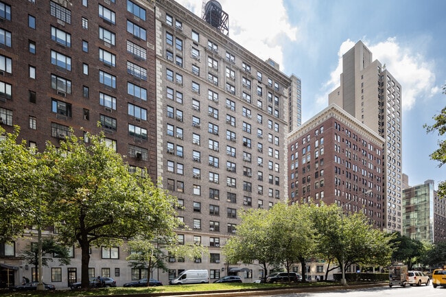 Building Photo - 1085 Park Ave
