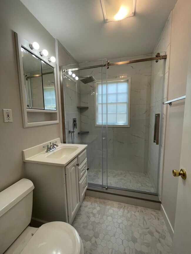 Foto del edificio - 441 Frost Pl