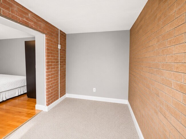 Building Photo - 11 Commonwealth Ct