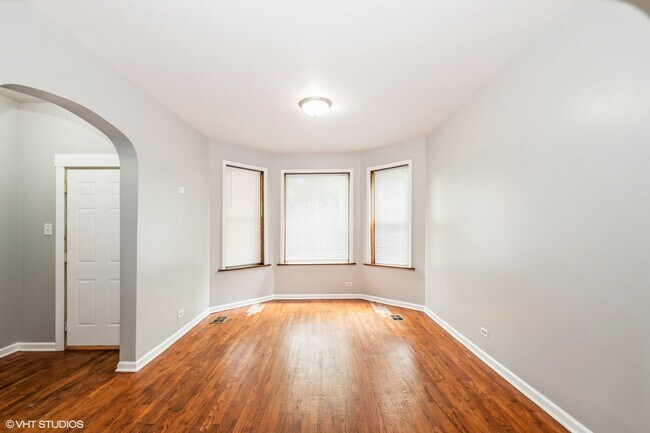 Building Photo - 620 N Kedzie Ave