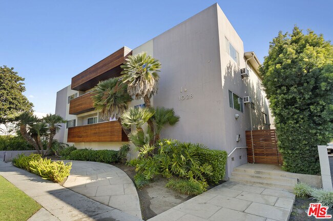 Foto del edificio - 1028 S Bedford St