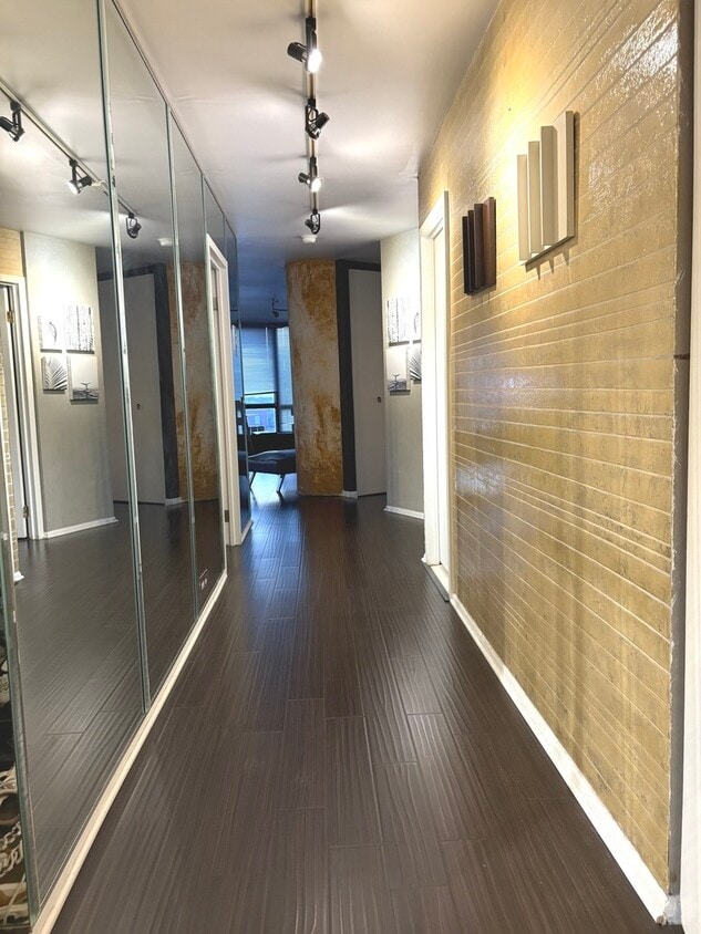 Foto principal - 5415 N Sheridan Rd