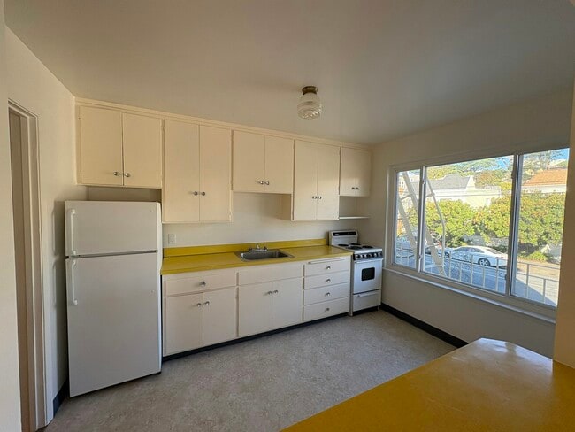 Photo - 2901 Cabrillo St Apartment