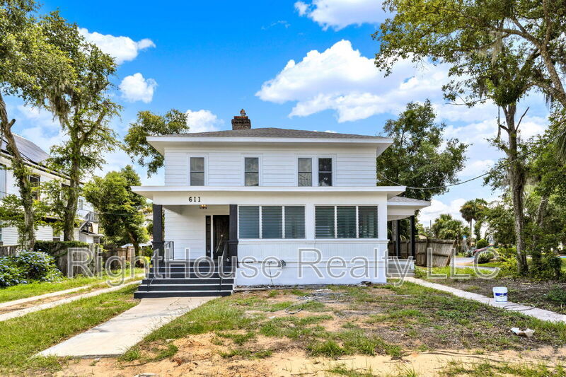 Primary Photo - 611 S Grove St