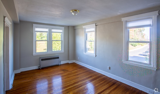 Living Room - Parkwood Manor Apartments