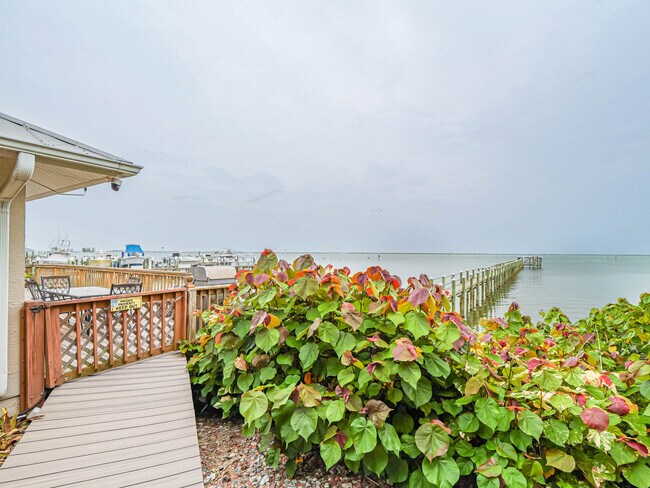 Building Photo - 1716 Indian River Dr