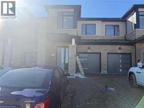 Building Photo - 943 Douro St