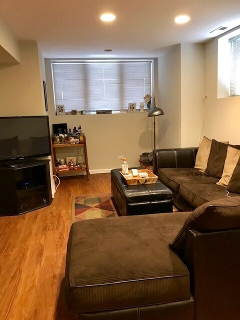 Foto del edificio - 3216 N Racine Ave