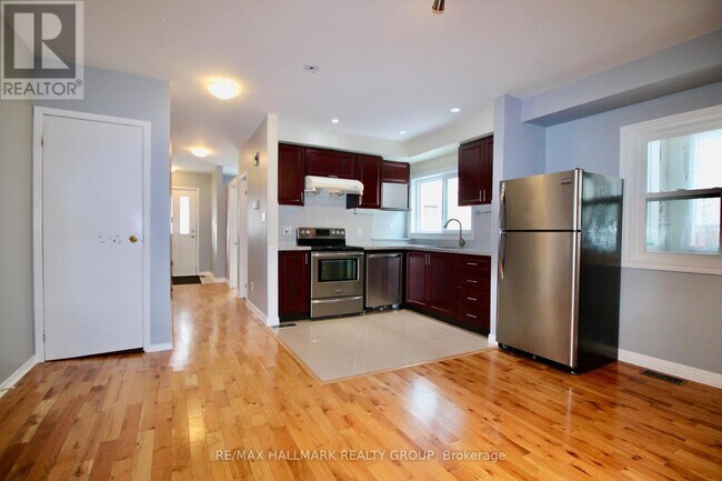 Building Photo - 255 Westhaven Crescent