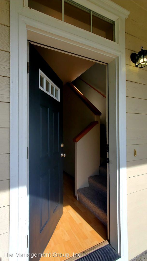 Building Photo - 4 br, 2.5 bath House - 5615 NE 51st Court
