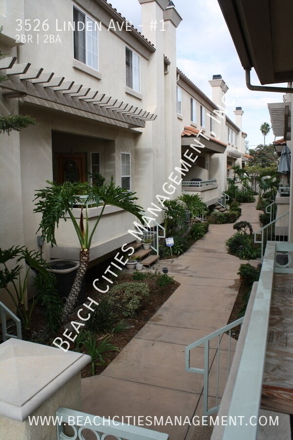 Foto del edificio - Multi-level Bixby Knolls Townhome with Pri...