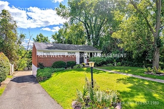 Building Photo - 725 Cottonwood Dr