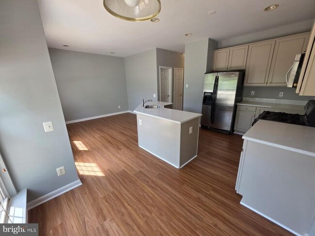 Building Photo - 22486 Maison Carree Square
