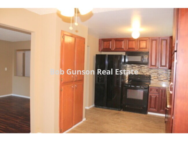 Foto del edificio - 4 Bedrooms