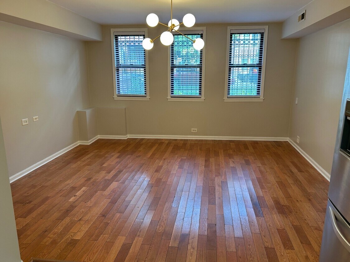Foto principal - 2634 N Talman Ave
