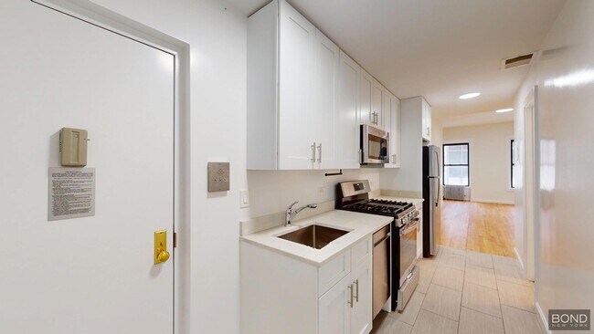 Foto del edificio - 54 W 56th St