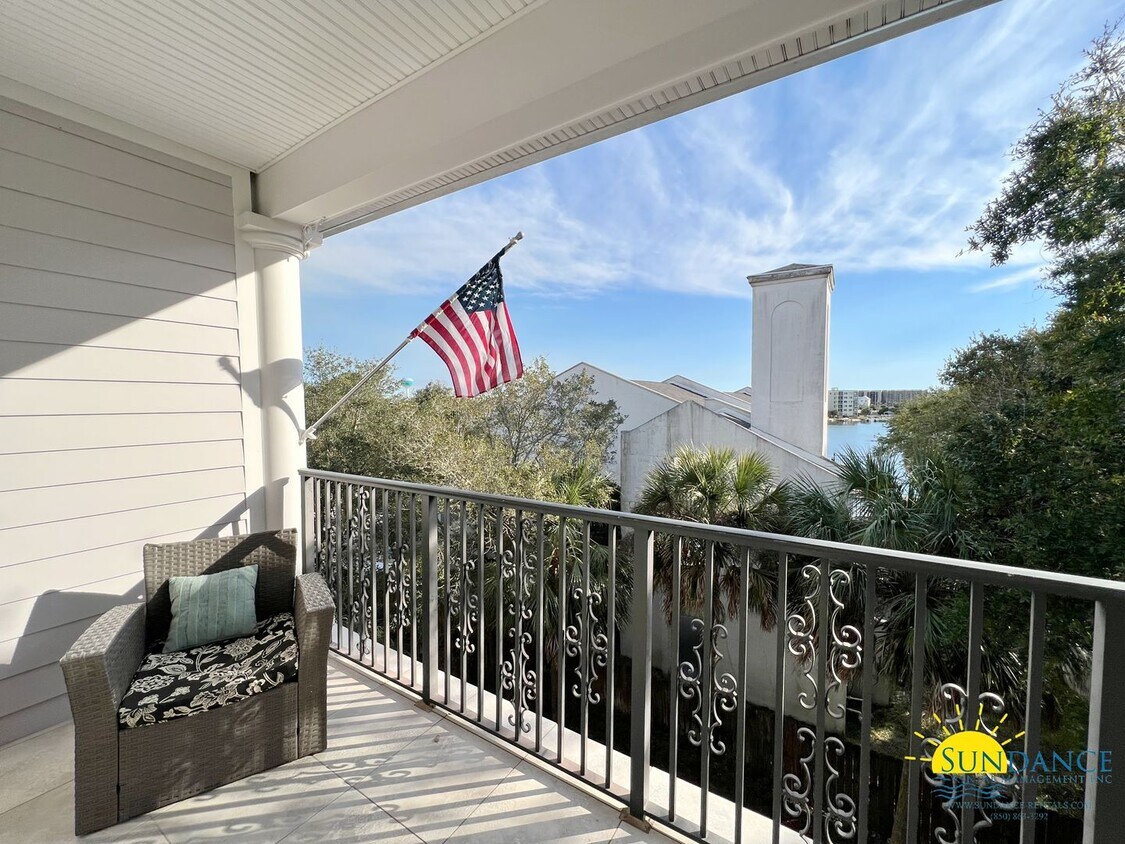 Primary Photo - Beautiful Partially Furnished Condo in Dow...