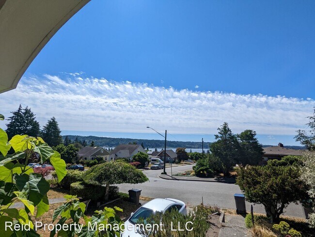 Foto del edificio - 3 br, 1 bath House - 2626 E 17th St