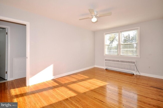 Foto del edificio - 8037 Pine Rd