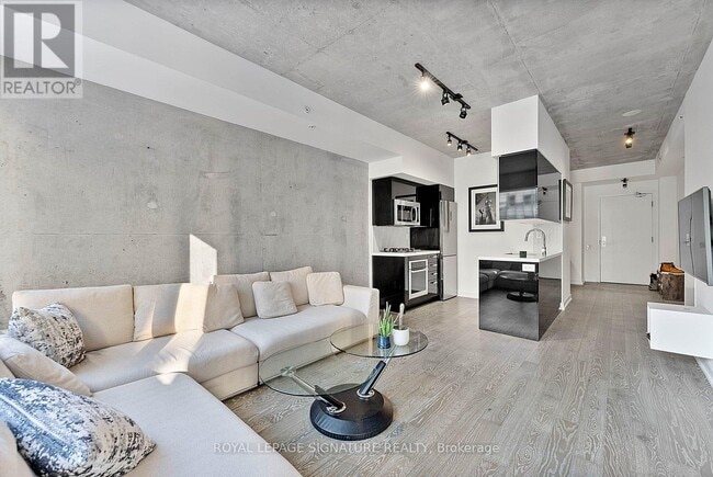 Building Photo - 39 Brant St