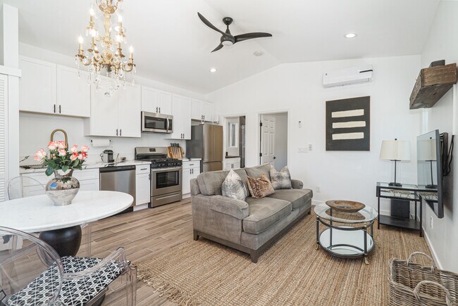 Building Photo - 9932 Sierra Madre Rd