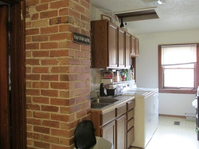 Building Photo - 2218 Merner Ave