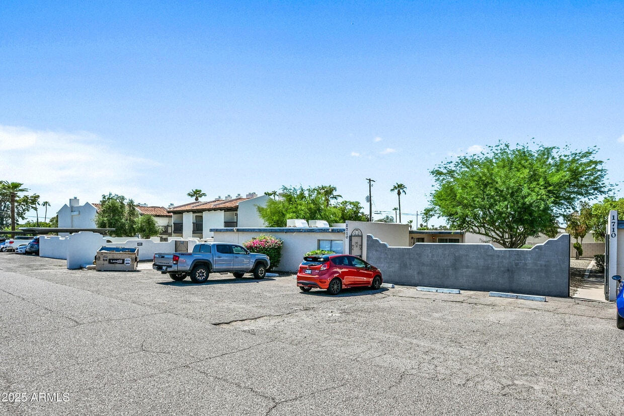 Primary Photo - 1710 E Ocotillo Rd