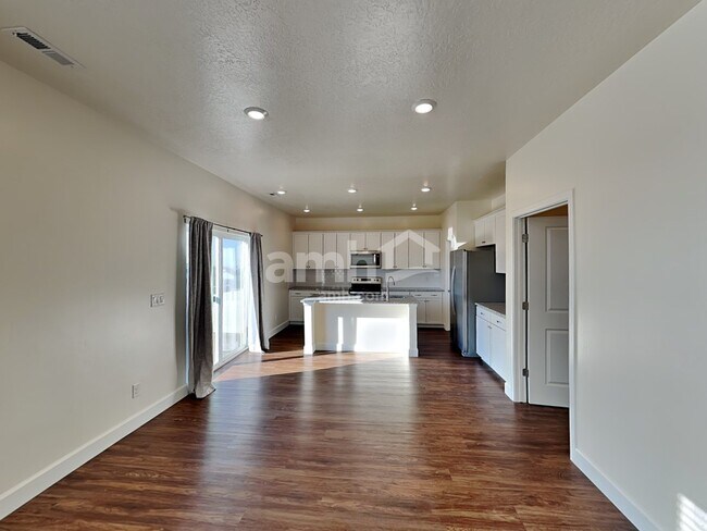 Building Photo - 1189 N Wagon Way