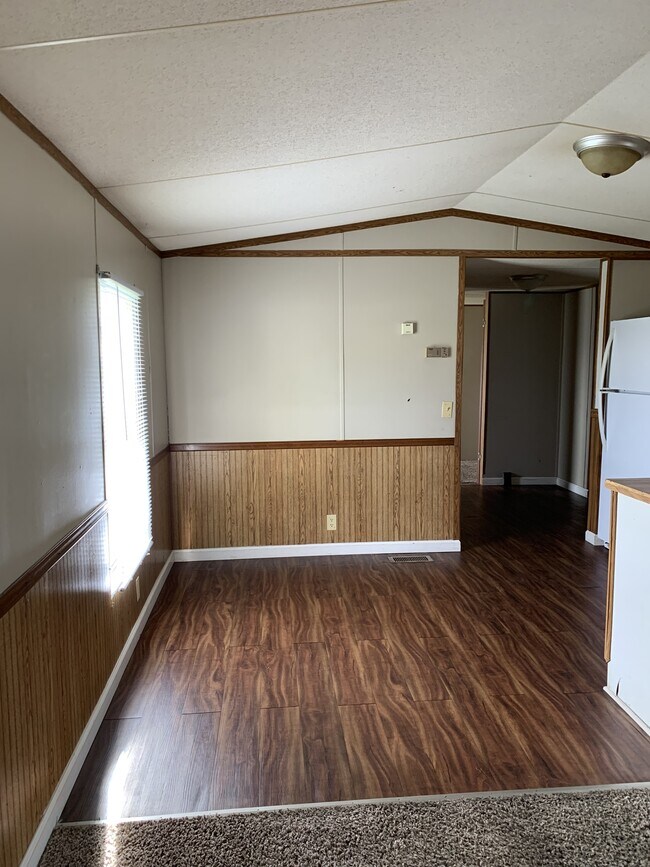 Building Photo - 205 Tyler St