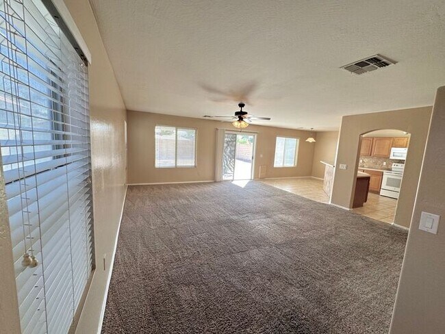 Foto del edificio - GREAT 4BEDROOM/3BATH HOME WITH ALL THAT YO...