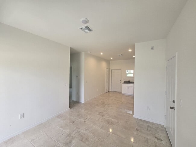 Building Photo - BRAND NEW HOME-2/2/1