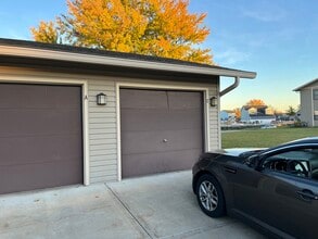 Building Photo - 5820 Wilshire Ct