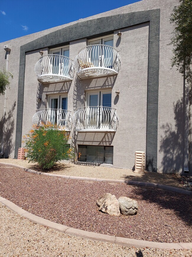Foto del edificio - 724 E Devonshire Ave