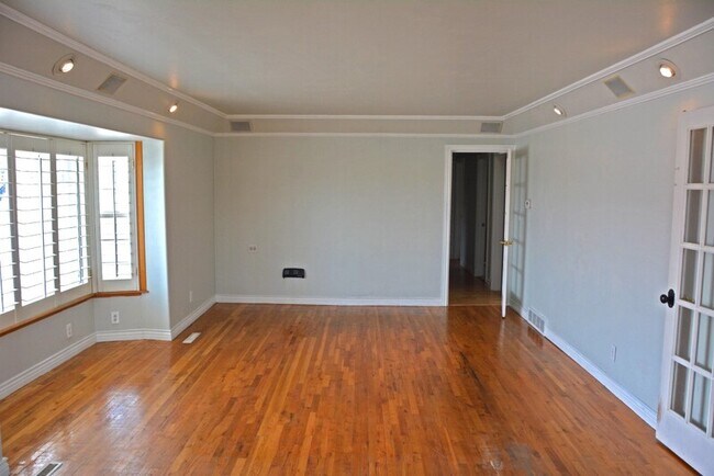 Building Photo - 1155 S 150 W