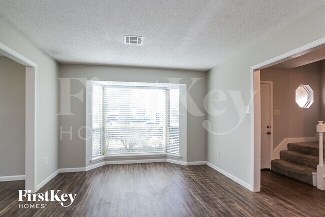 Foto del edificio - 12610 Pine Bough Ln