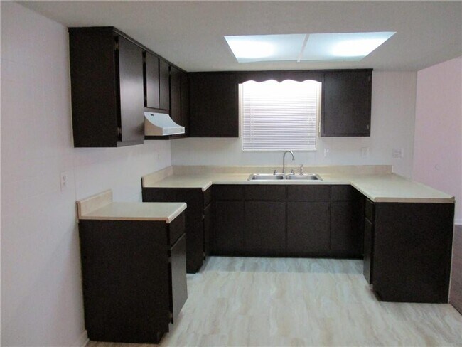 Foto del edificio - 102 Westcliff Center St