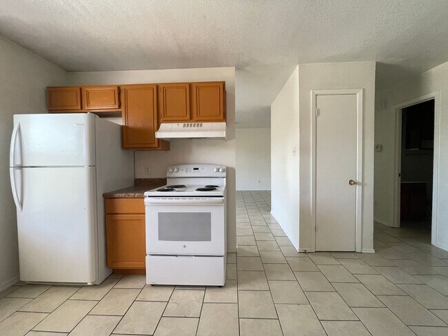 Foto del edificio - 1705 Cedarhill Dr