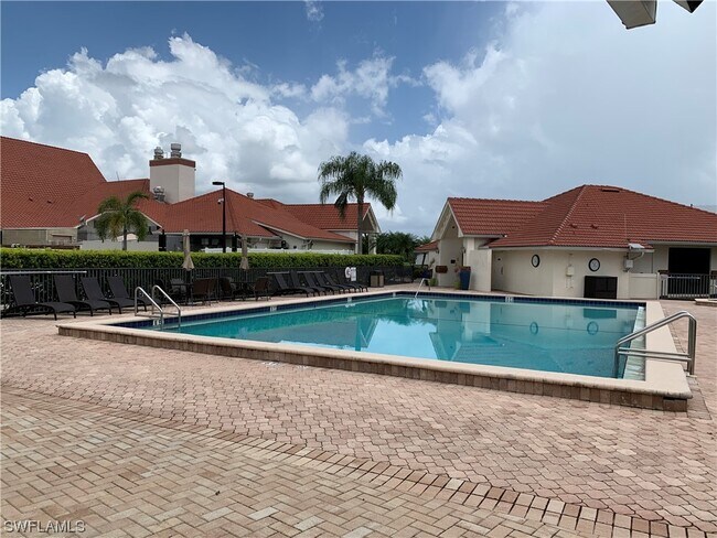 Foto del edificio - 7360 Glenmoor Ln
